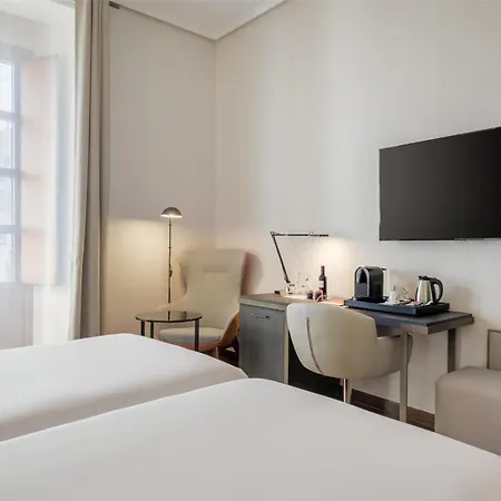 Hotel Nh Collection Palacio De Castellanos 4*