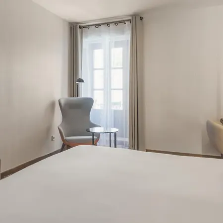 Hotel Nh Collection Palacio De Castellanos 4*