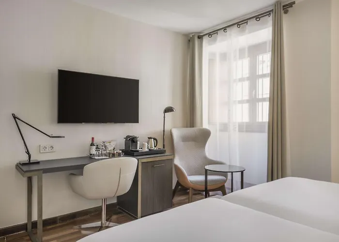 호텔 Nh Collection Palacio De Castellanos 4*