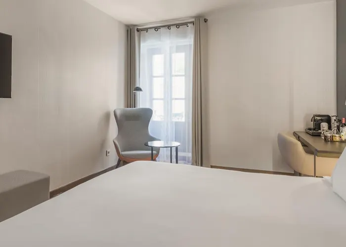 Szálloda Nh Collection Palacio De Castellanos 4*