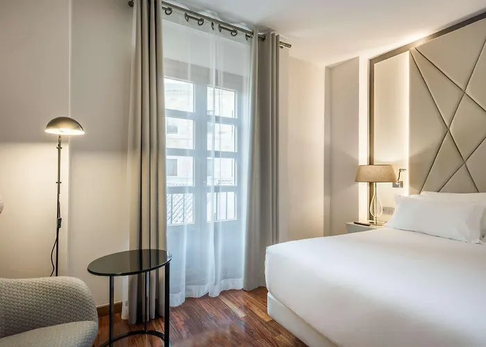 Hotel Nh Collection Palacio De Castellanos 4*